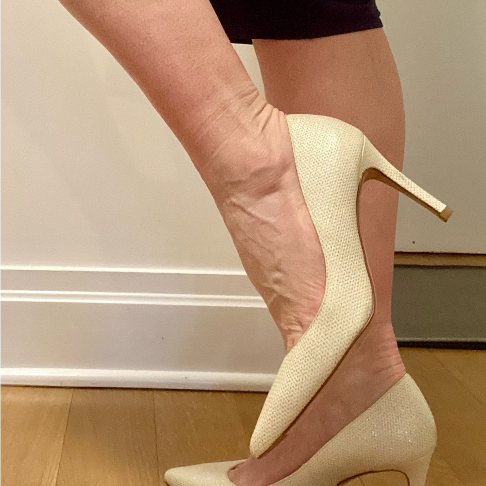 LK Bennett Elegant white pumps with gold sheen